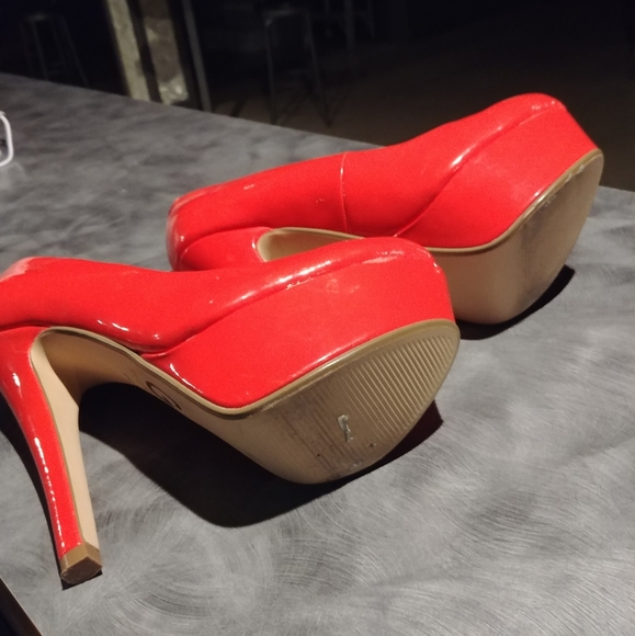 $40 Hot Pink Ladies Shoes, - Picture 3 of 5